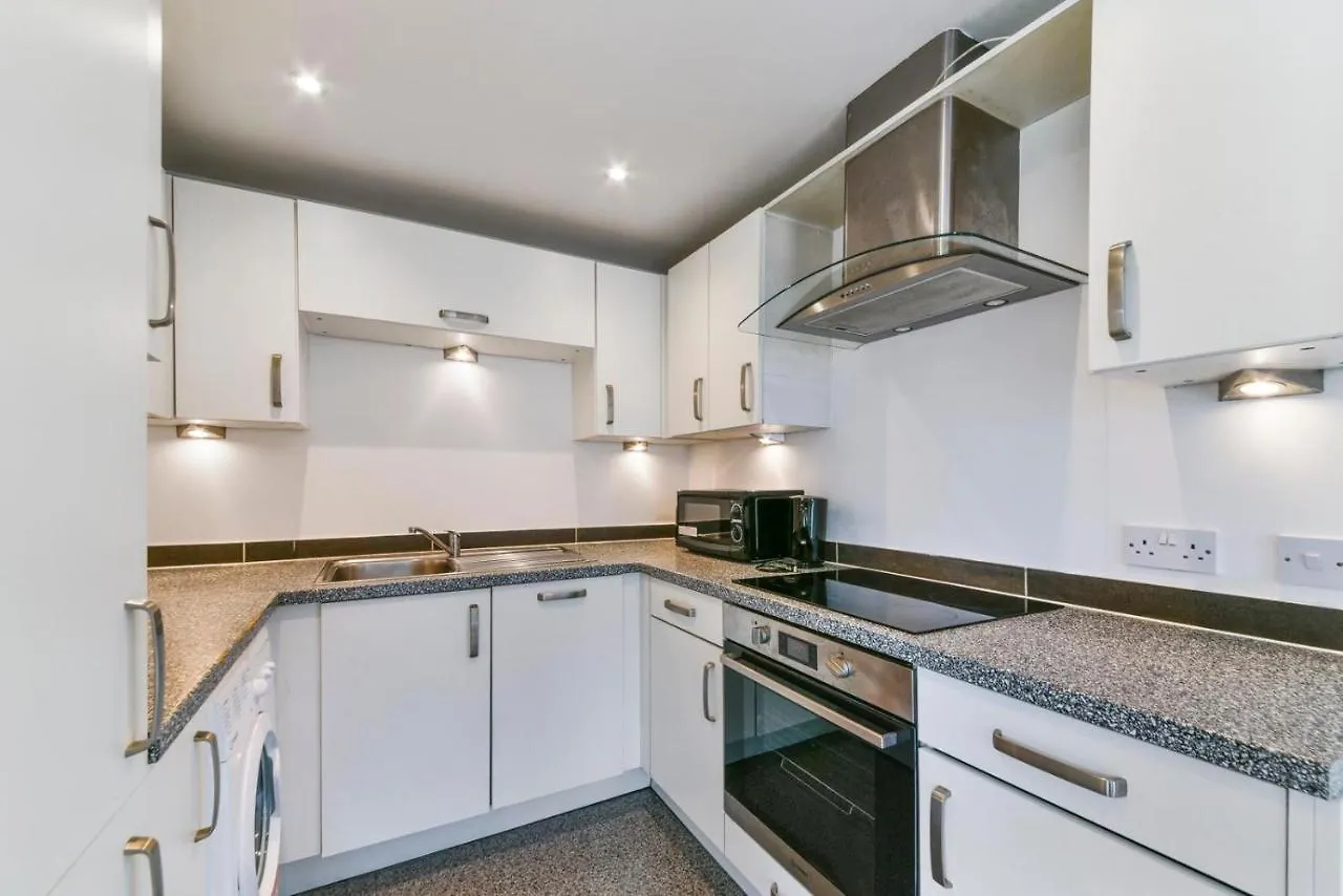 Amazing 2 Bedroom Flat In Canary Wharf London