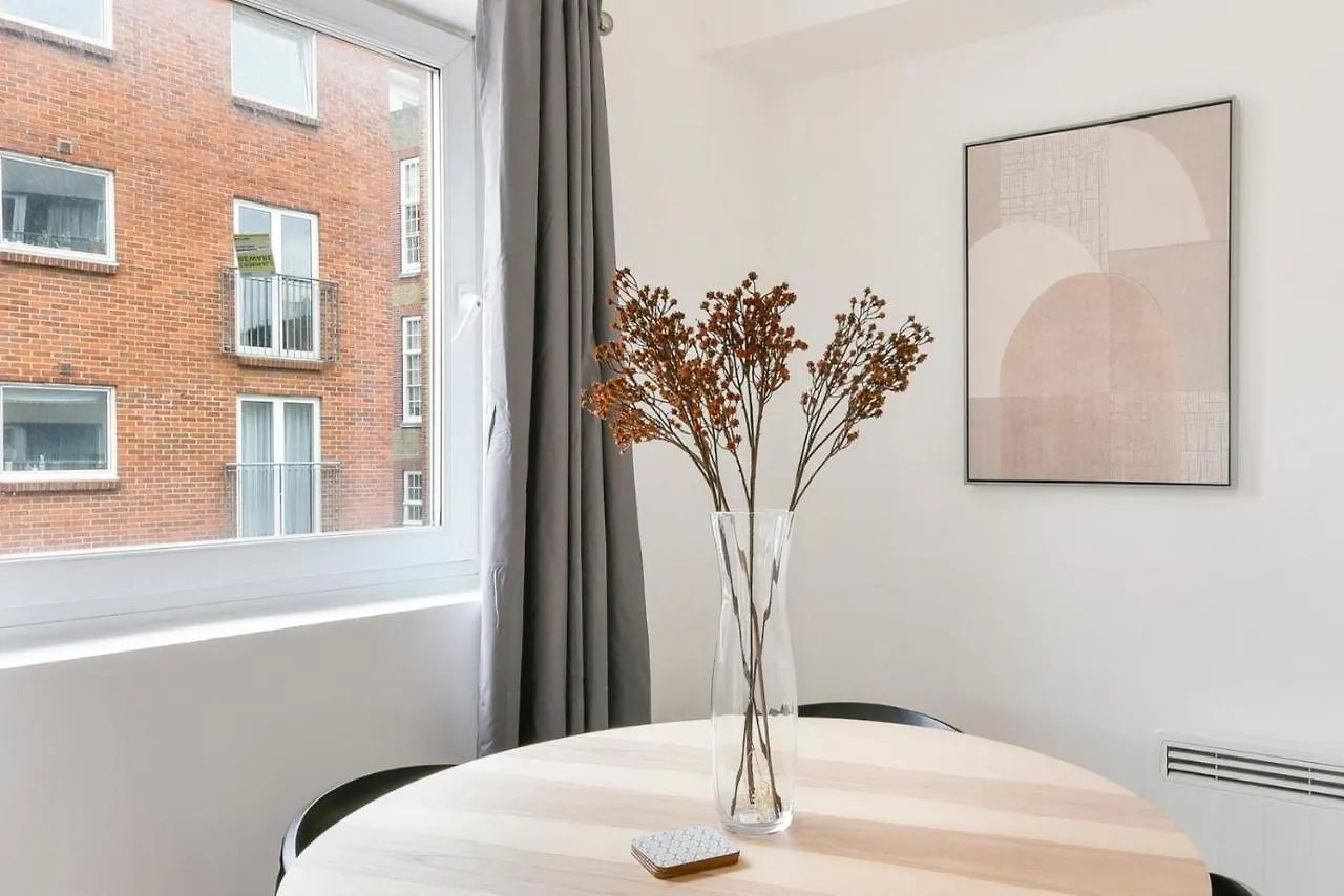 Amazing 2 Bedroom Flat In Canary Wharf London Apartment